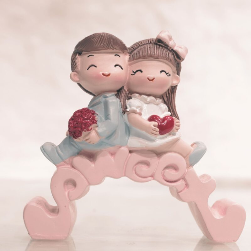couple statue gift